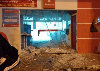 Bandidos explodem caixas eletrônicos de dois bancos na cidade de Valente
