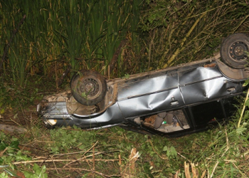 Coité – Motorista desce ribanceira, abandona carro e não aparece em hospital