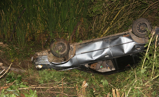 Coité – Motorista desce ribanceira, abandona carro e não aparece em hospital
