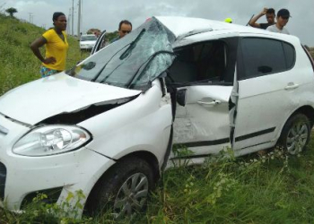 Taxista de Coité sofre acidente em Retirolândia ao colidir em poste