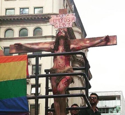 Após ‘crucificação’ na Parada Gay, deputado quer tornar ‘cristofobia’ crime hediondo