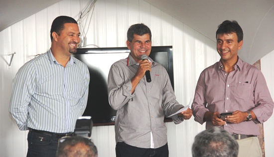 Gika Lopes ao lado de Osni Cardoso e André Curvello