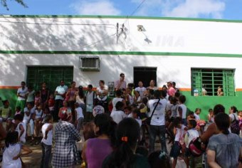 Pais revoltados retiram seus filhos de Escola por descaso da secretaria