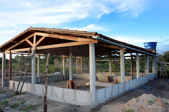 Prefeitura e CONSISAL dão início à construção de galinheiros estruturados e cisternas