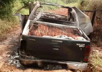 Corpo carbonizado dentro de Hilux com placa de São Domingos é reconhecido