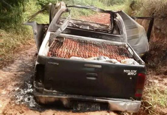 Corpo carbonizado dentro de Hilux com placa de São Domingos é reconhecido