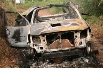 Hilux com placa de São Domingos é encontrada queimada e um corpo carbonizado dentro, em Caém-BA