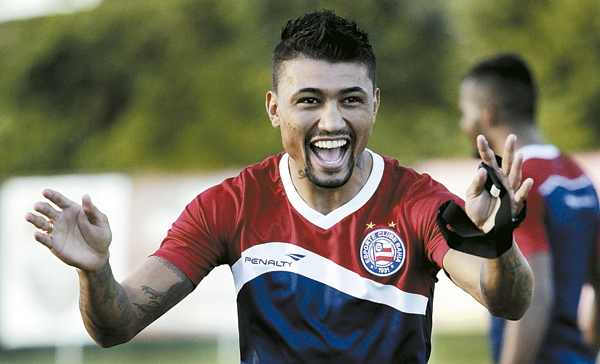 Clube chinês aceita proposta e Kieza fica no Bahia