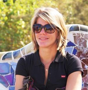 Ao defender o cachorro, Caroline foi esfaqueada