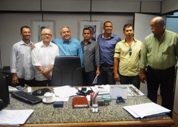 Vereadores de Queimadas pedem apoio de Josias Gomes para obras de eletrificação rural