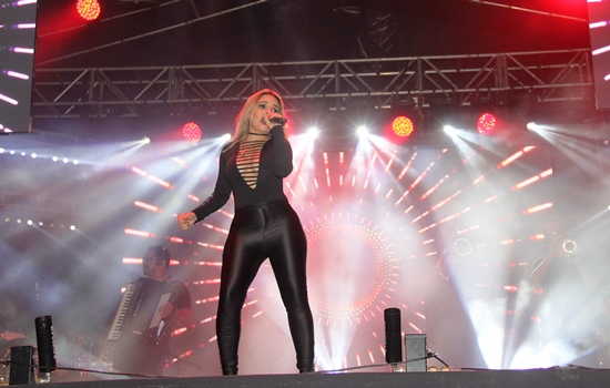 Samaya mostrou talento e sensusalidade. Foto: Raimundo Mascarenhas