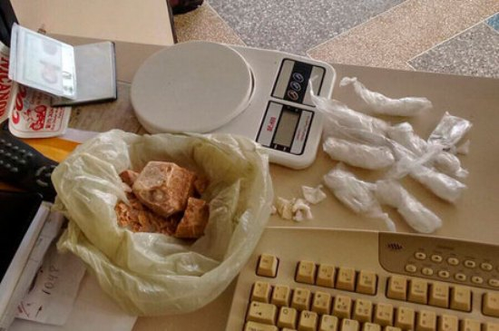 Polícia apreende jovens com drogas após atitude suspeita em Riachão do Jacuípe