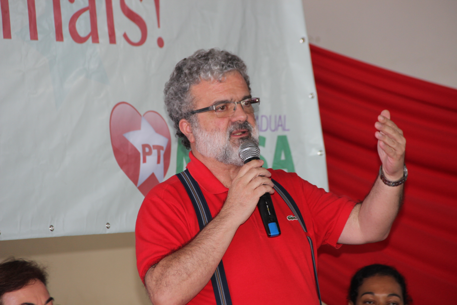 Plenária debate conjuntura e acolhe sugestões para o Mandato de Neusa