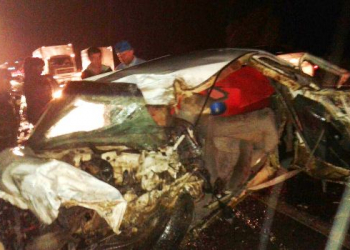 Serrinha – Colisão envolvendo Gol e caminhão mata duas pessoas e deixa três feridas na BR-116