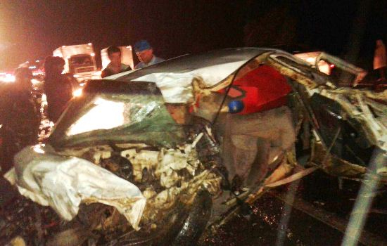 Serrinha – Colisão envolvendo Gol e caminhão mata duas pessoas e deixa três feridas na BR-116