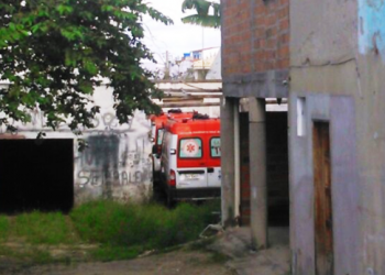 Ambulâncias do SAMU abandonadas em quintal de empresa de segurança revolta moradores