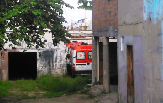 Ambulâncias do SAMU abandonadas em quintal de empresa de segurança revolta moradores