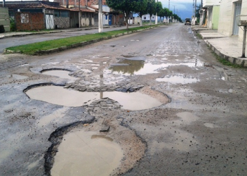 Avenida Luiz Eduardo em Coité cada vez mais intransitável