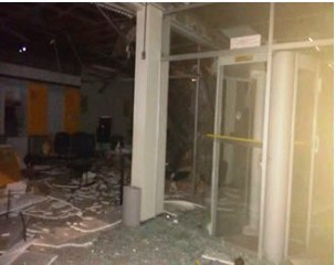 Bandidos explodem bancos do Brasil e Bradesco em Filadelfia