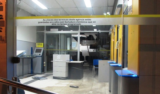 O ataque ao  que parece foi diretamente ao cofre.