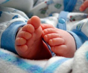 Médicos cortam pênis de bebê após confundirem membro com cordão umbilical