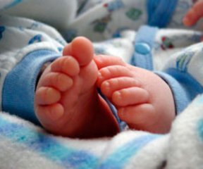 Médicos cortam pênis de bebê após confundirem membro com cordão umbilical