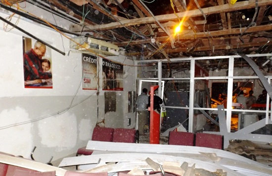 Viatura e sede da Companhia metralhados e banco destruído por quadrilha em Cansanção