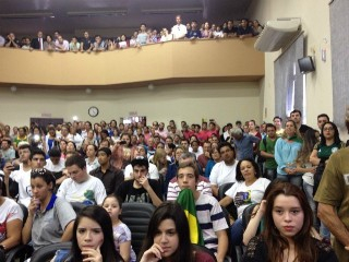 PR: Após pressão popular, vereadores reduzem seus próprios salários para R$ 970