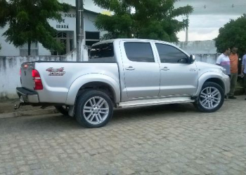 PRF recupera Hilux tomada da assalto em Santa Bárbara e prende assaltante