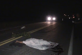 Após deitar em rodovia, homem morre atropelado