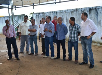 Prefeito Osni Cardoso não esteve no ato, mas praticamente toda equipe de governo compareceu.