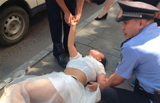 jovem tenta suicidio