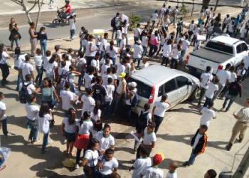 16 BPM/Serrinha recebe aplausos de escola pública