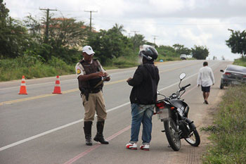 PRE alerta: motorista pode estar avisando a bandidos a existência de blitz nas rodovias