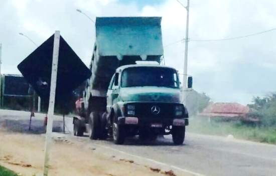 Deputado Gika cobra agilidade e obras na BA 409 são retomadas