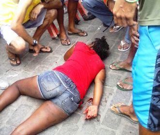 Ambulante é preso em flagrante depois de esfaquear mulher no Mercado Municipal de Coité