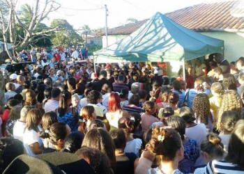 Dor e revolta marcam sepultamento dos irmãos assassinados em Quixabeira