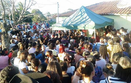 Dor e revolta marcam sepultamento dos irmãos assassinados em Quixabeira