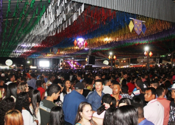 Ney Alves e banda Forró na Hora foi a principal atração do último dia do São Pedro de Retirolândia – Veja o álbum de fotos