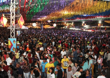 Flávio José reune cerca de 30 mil pessoas no São Pedro de Retirolândia