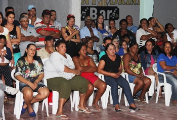 Eleitores fiéis aceitaram a ideia com certa tristeza.