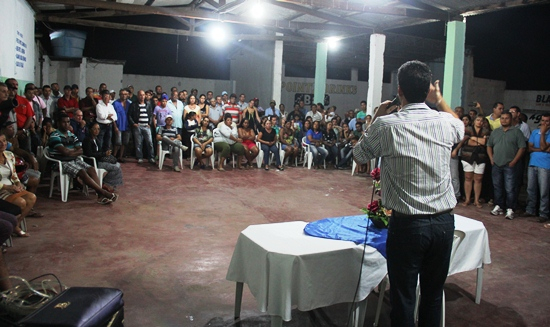 Prefeito de Queimadas surpreende ao convocar lideranças para anunciar que não será candidato a reeleição