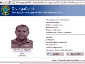 Político mora e tem um filho com a jovem.