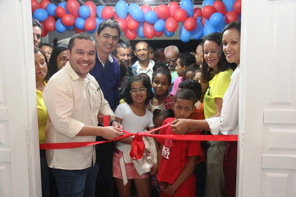Santaluz I – Prefeitura entrega reforma de escola, quadra poliesportiva e inaugura auditório no Bairro JK