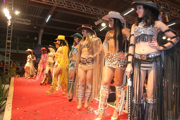 Rainha da Vaquejada de Serrinha é de Nova Fátima; valentense venceu o concurso do peão