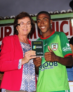 Deputada foi uma das incentivadoras da Copa e sempre está presente e apoiando a atividade esportiva.