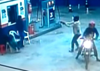 Araci – Vigilante de posto recebe vários tiros;tentativa de homicídio é registrada pela câmara de segurança  (veja)