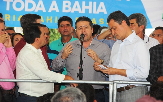 Barrocas – Precariedade das estradas pautou discurso de Alex da Piatã durante visita de Rui Costa