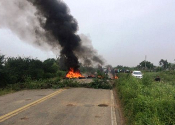 Manifestantes interditam BA 120 trecho Riachão – Coité