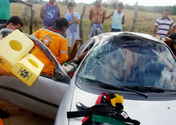 Carro capota com casal e filha de 6 anos no trecho Juazeirinho – Ichu